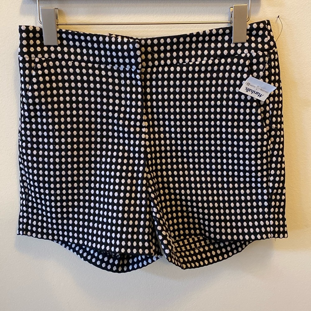 🎈BOGO FREE🎈British Khaki black & white polka dot shorts size 4